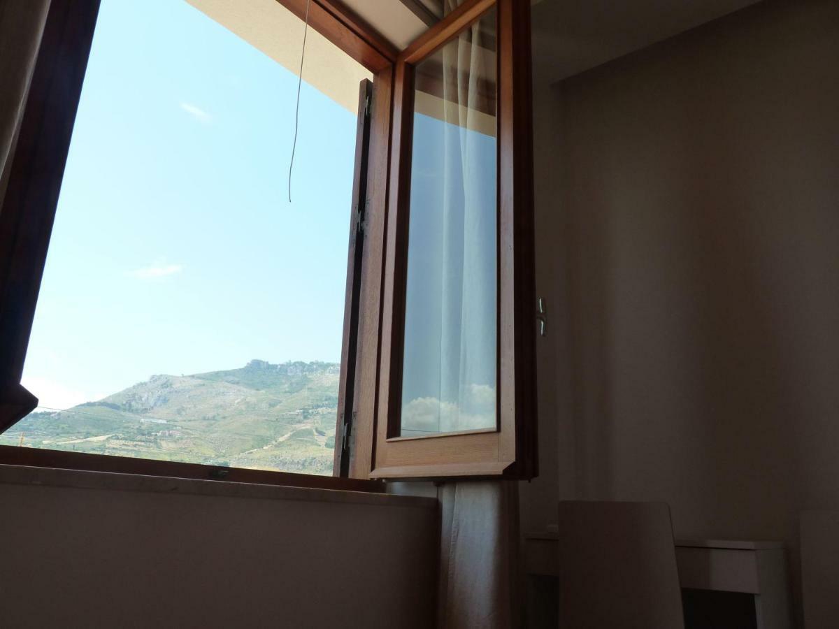 Al Villaggio Valderice Bagian luar foto